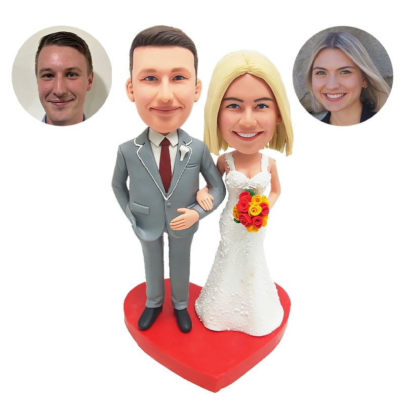 customized bobble heads figures wedding couple arm in arm holding flowers