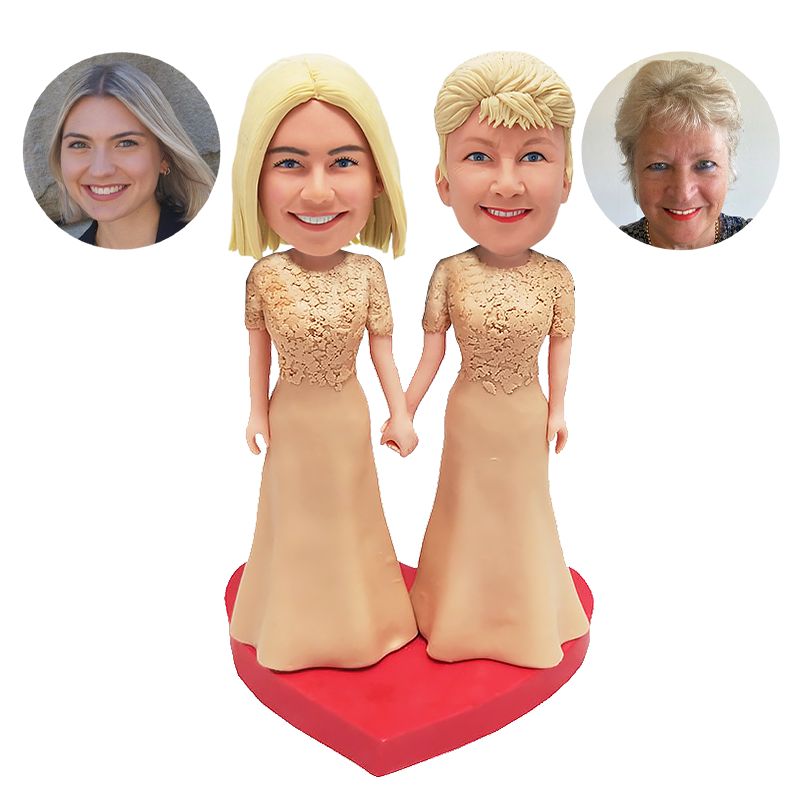 custom made bobble heads figures wedding bridesmaids holding hands